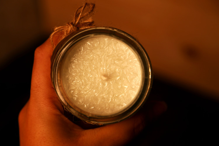 خرید شمع معطر گیاهی نخل با رنگ سفید