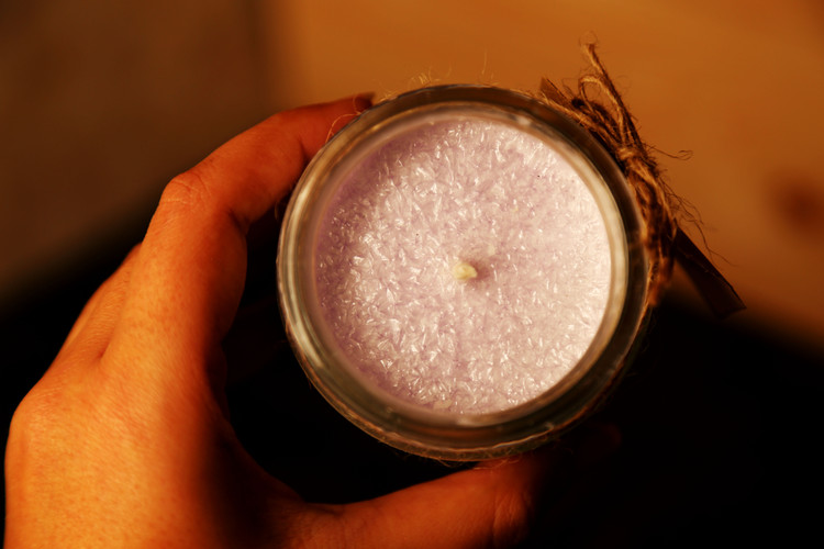 خرید شمع معطر گیاهی نخل با رنگ یاسی