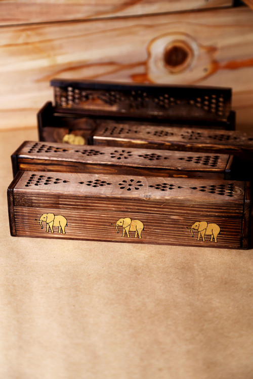 جاعودی چوبی تابوتی با مخزن نگهدارنده عود